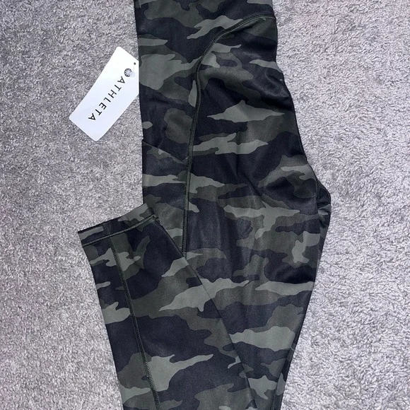 NWT Athleta 7/8 Women's Camo Leggings - Picture 4 of 8